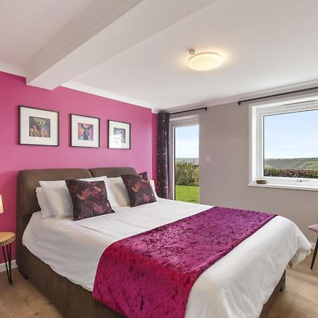 The Hidden Valley - A Stylish Rural Retreat, Perfect For Families St Clears Extérieur photo